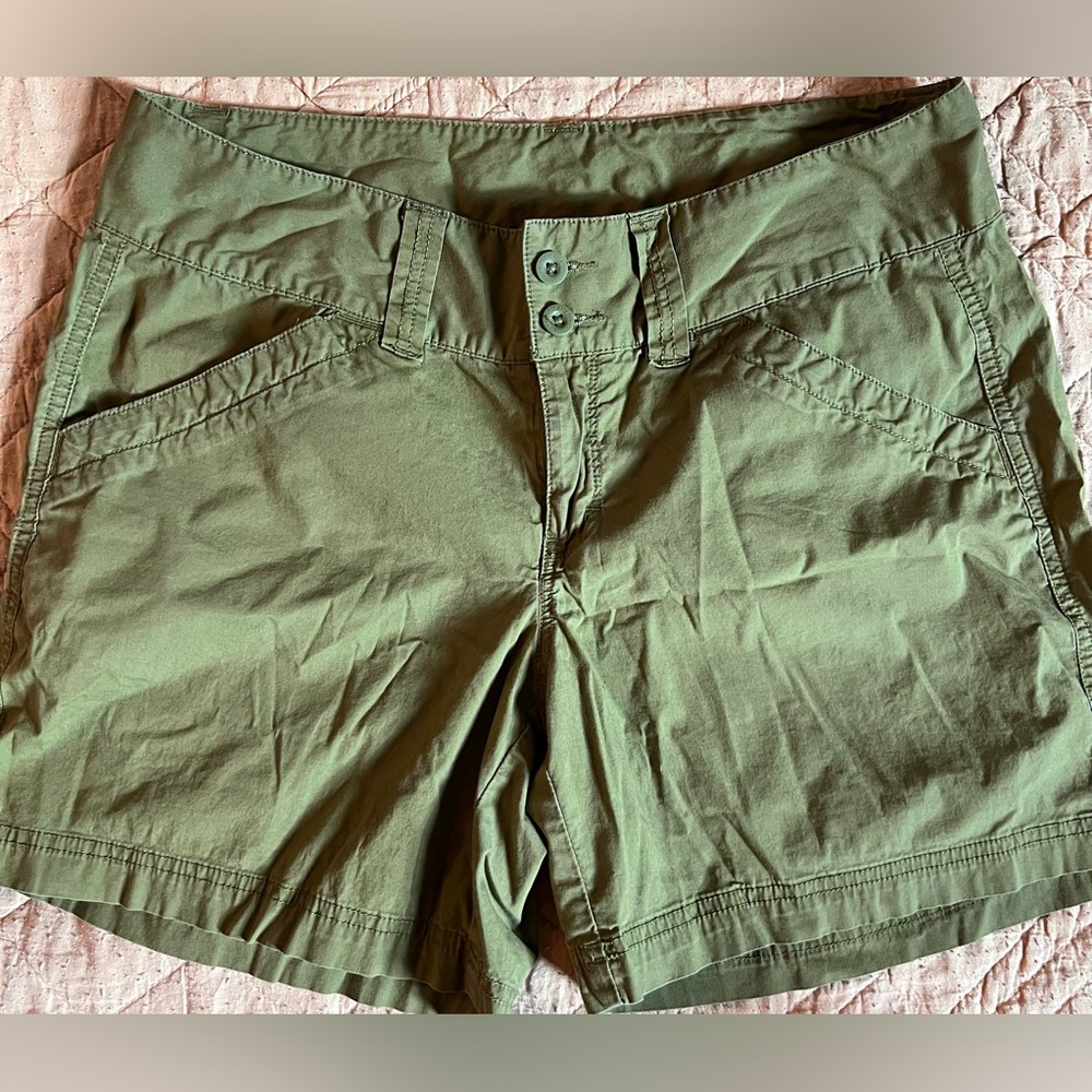 North Face Green Cargo Shorts. Sz 10. Soft.